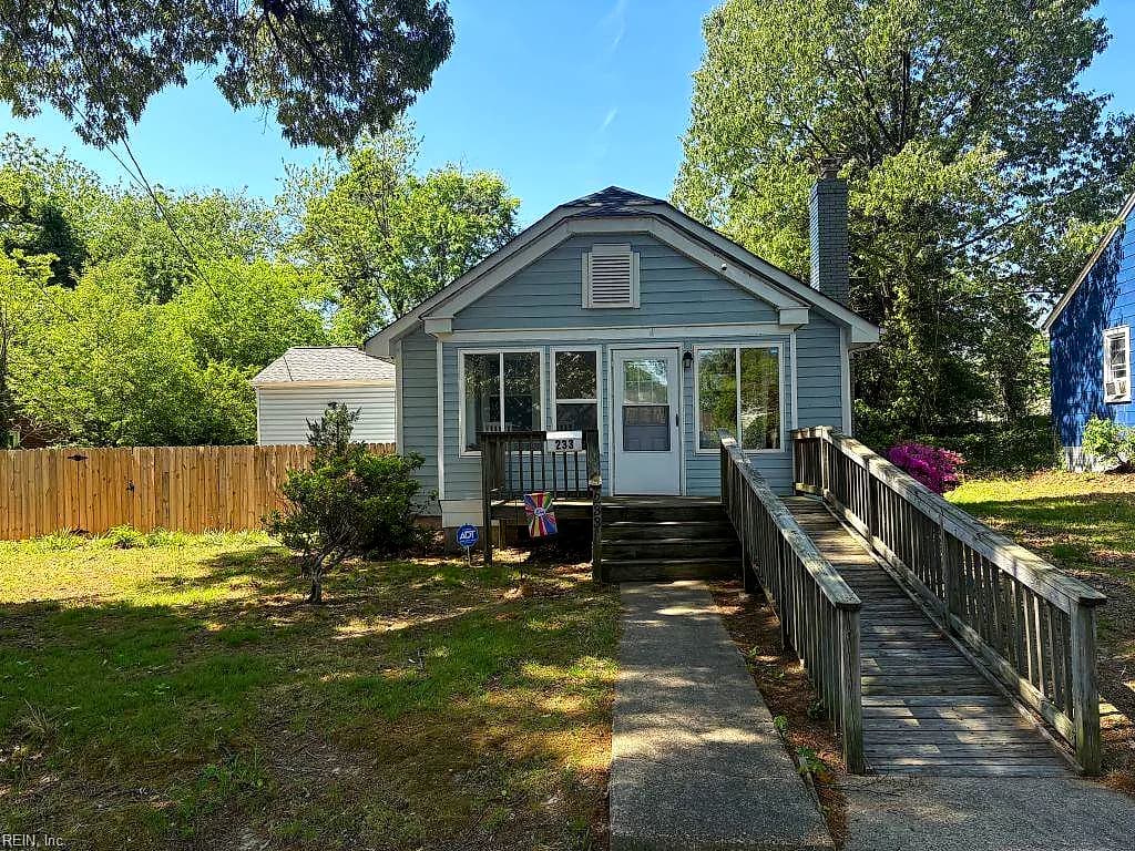 233 Pine AVE, NEWPORT NEWS VA 23607 - Main photo