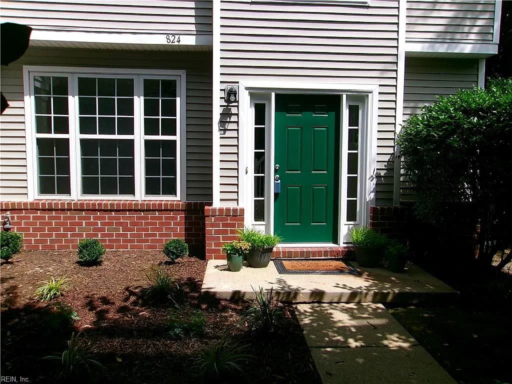 824 Oak Springs CT, NEWPORT NEWS VA 23602 - Photo 2