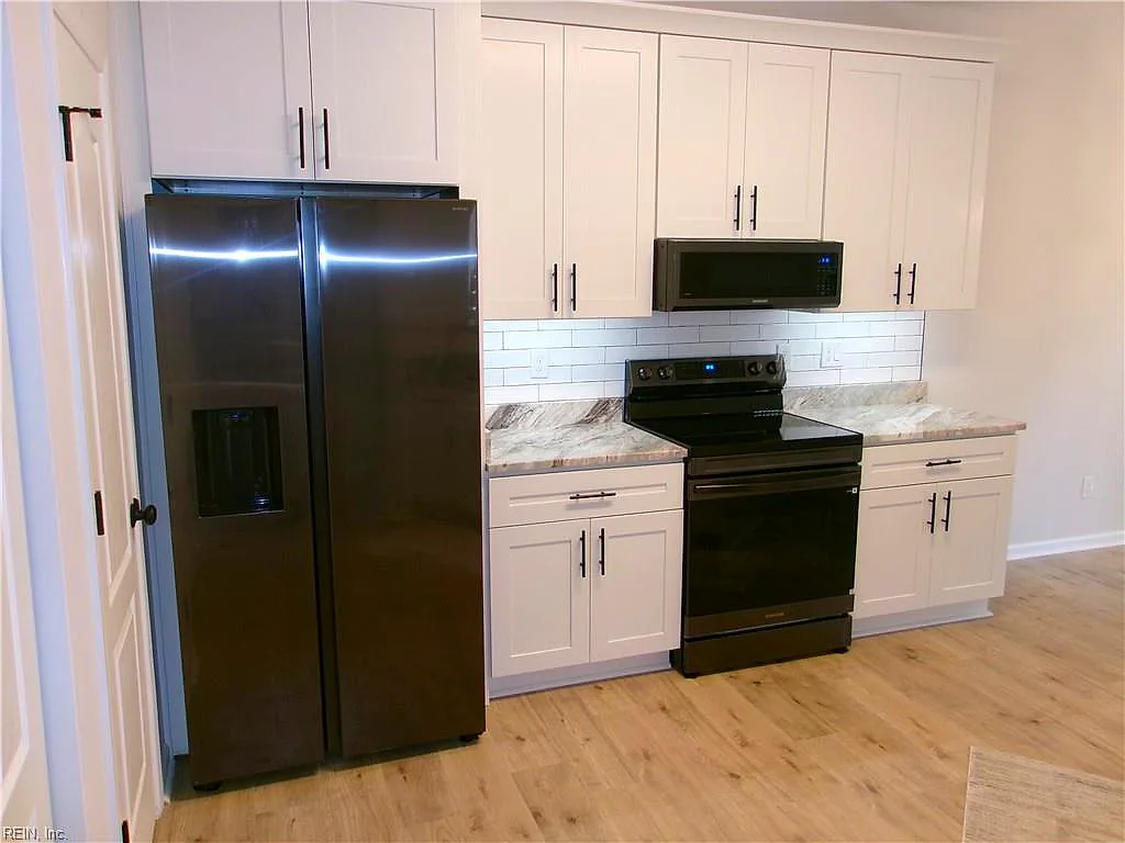 824 Oak Springs CT, NEWPORT NEWS VA 23602 - Photo 4