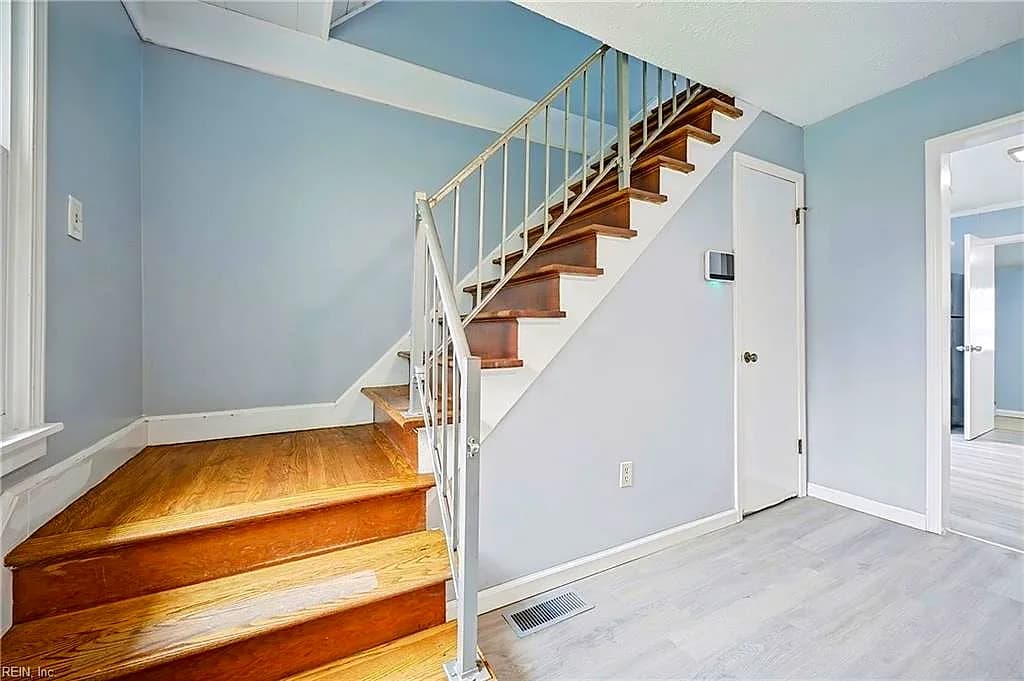 19 E Lamington RD, HAMPTON VA 23669 thumb 6
