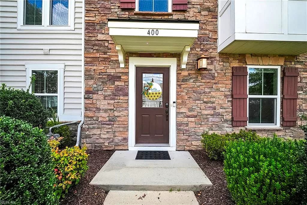 400 Spring Hill PL, SMITHFIELD VA 23430 - Photo 3