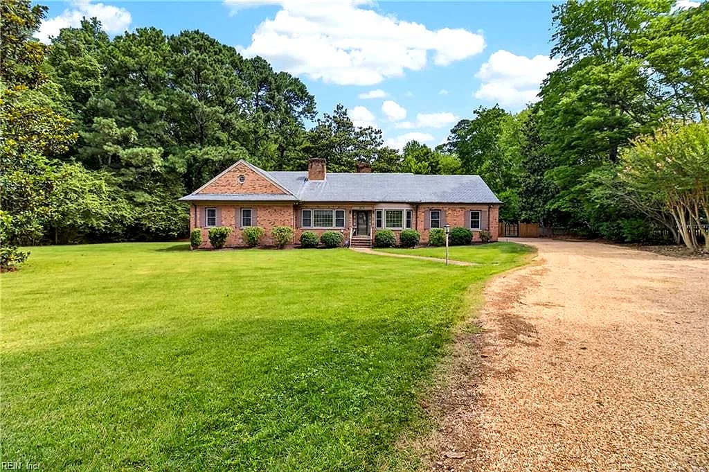 279 Colonial TRL E, SURRY VA 23883 - Photo 2