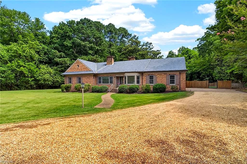 279 Colonial TRL E, SURRY VA 23883 - Photo 3