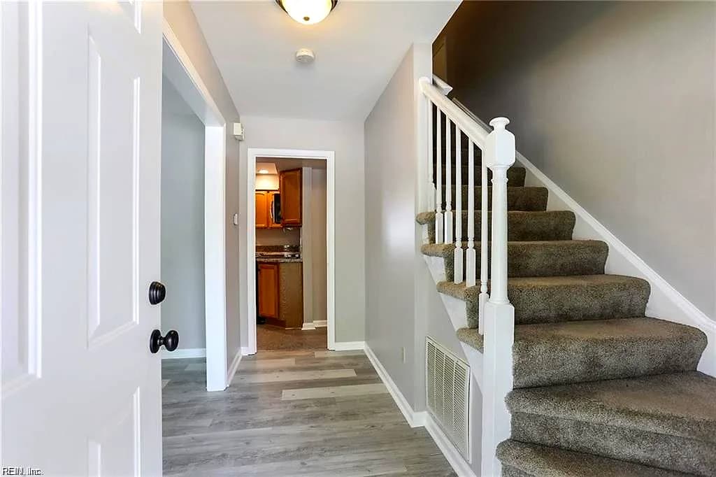 128 Gwynn CIR, NEWPORT NEWS VA 23602 - Photo 4