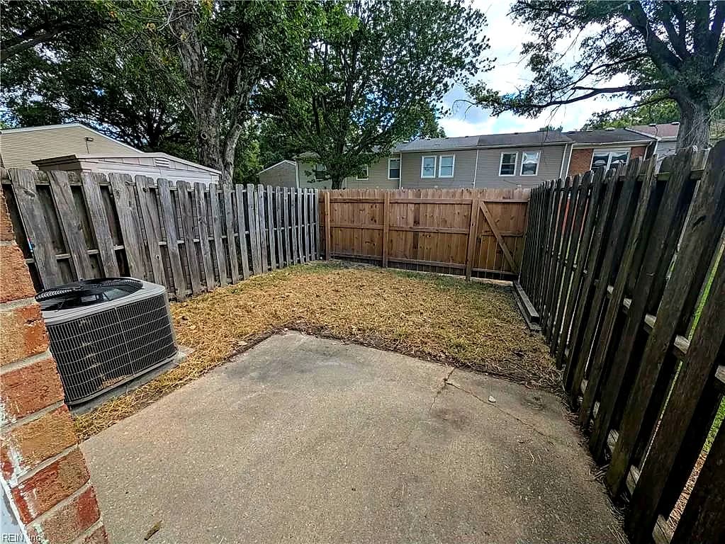 1684 Darren CIR, PORTSMOUTH VA 23701 thumb 11