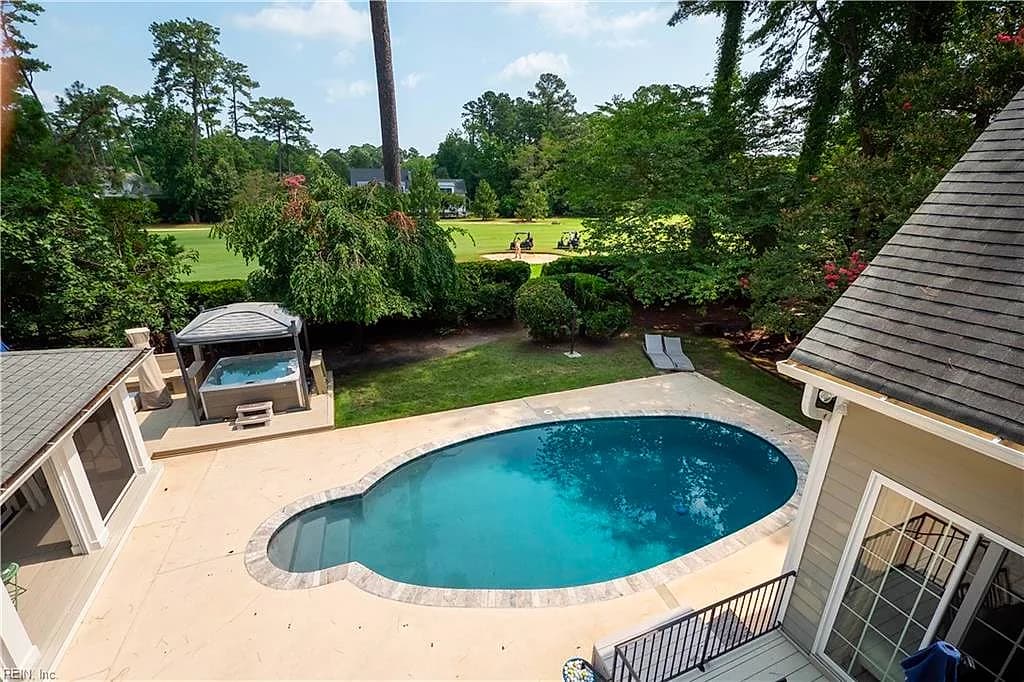 121 Pinewood RD, VIRGINIA BEACH VA 23451 - Photo 4