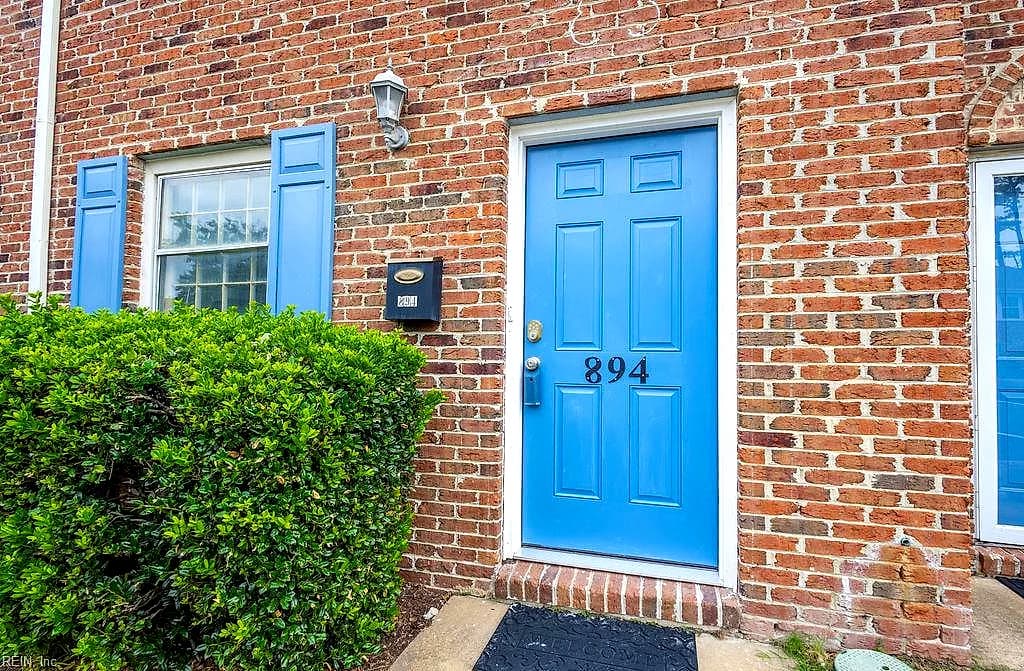894 Elizabeth CT, VIRGINIA BEACH VA 23451 - Photo 2