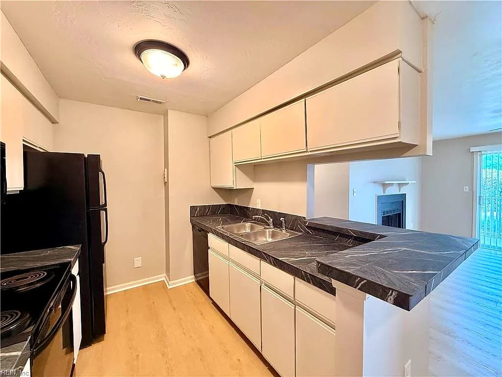 512 Thorncliff DR #101, NEWPORTNEWS VA 23608 thumb 8