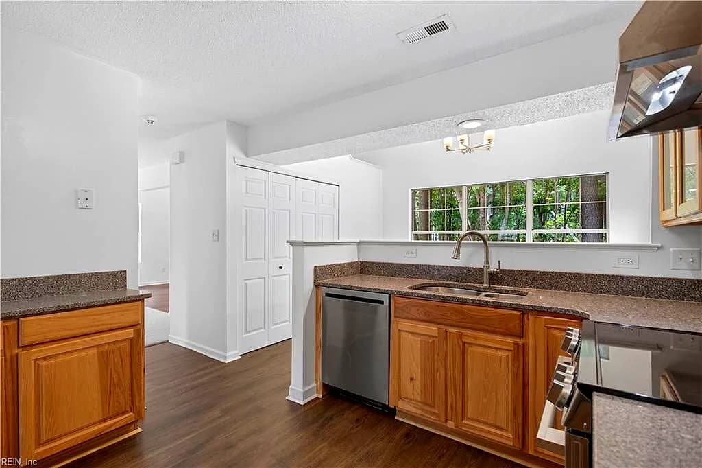 902 Sir Lionel CT, NEWPORTNEWS VA 23608 thumb 12