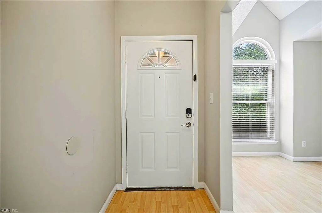 449 E Lake CIR, CHESAPEAKE VA 23322 thumb 6
