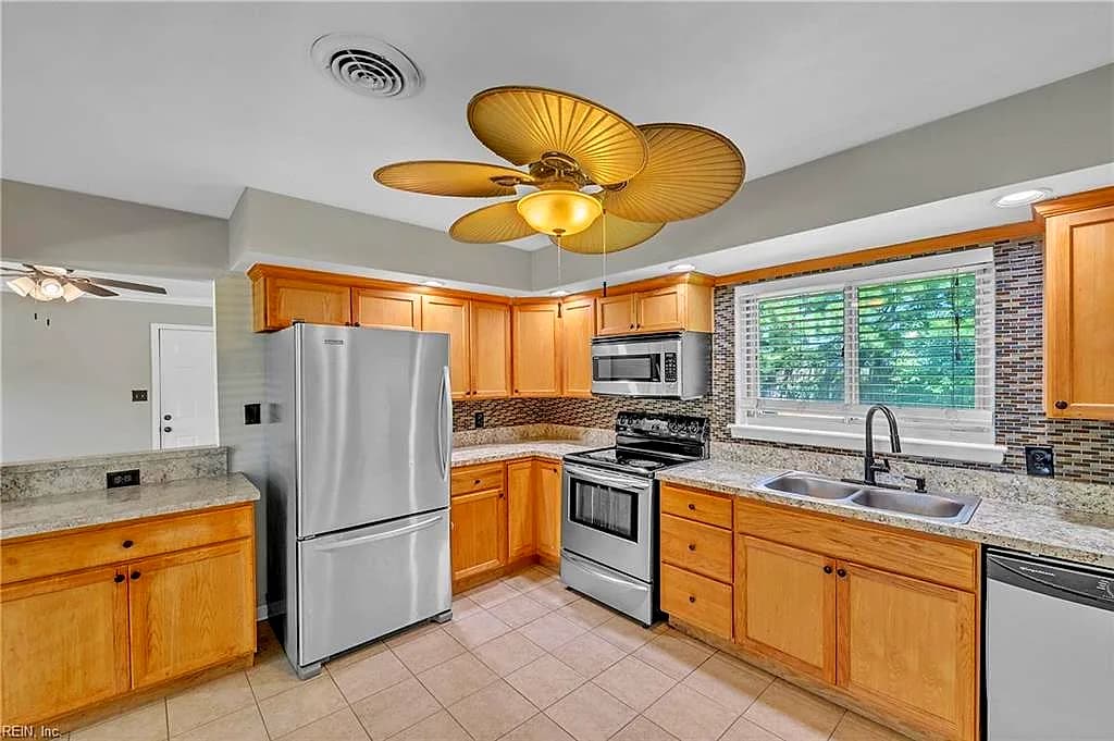 209 Mendel CT, CHESAPEAKE VA 23324 thumb 8
