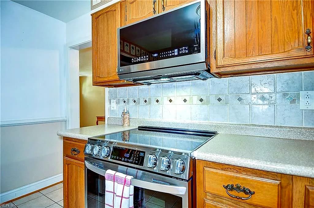 8575 Circle DR, NORFOLK VA 23503 thumb 12