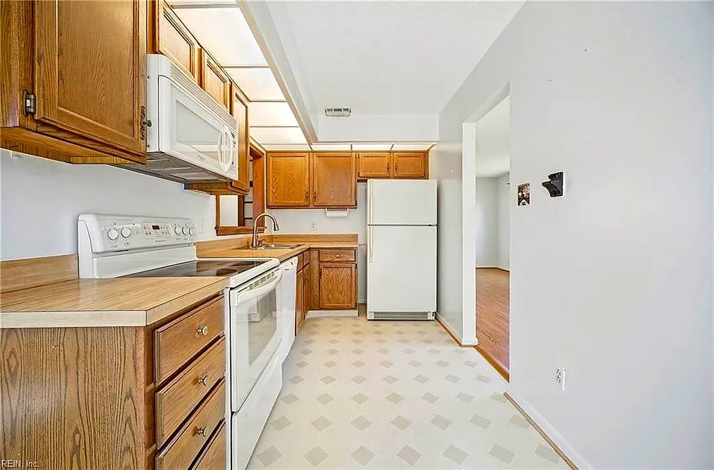 1109 Hearthstone LNDG, CHESAPEAKE VA 23320 thumb 9