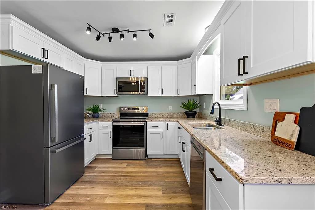 2526 Heutte DR, NORFOLK VA 23518 thumb 9