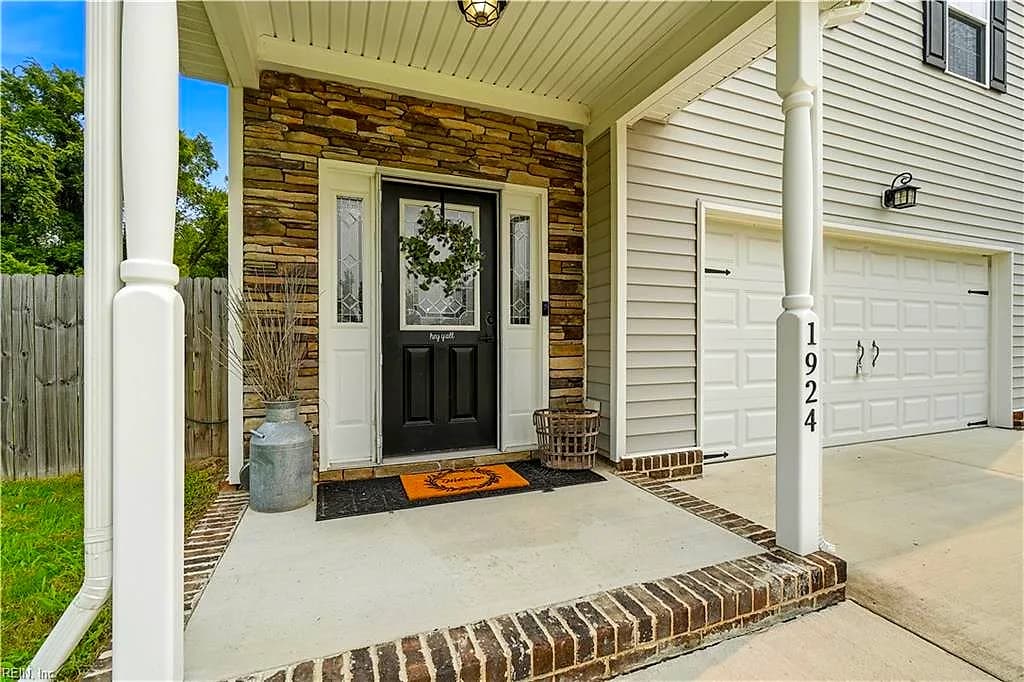 1924 Land Of Promise RD, CHESAPEAKE VA 23322 - Photo 5