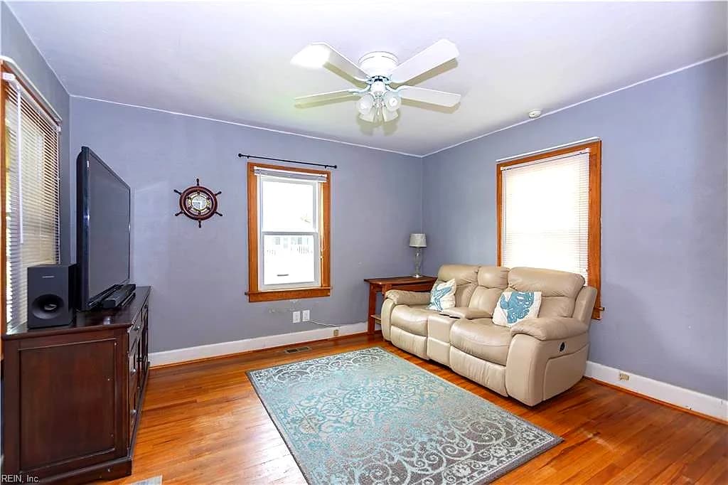 215 E Sewell AVE, HAMPTON VA 23663 thumb 6