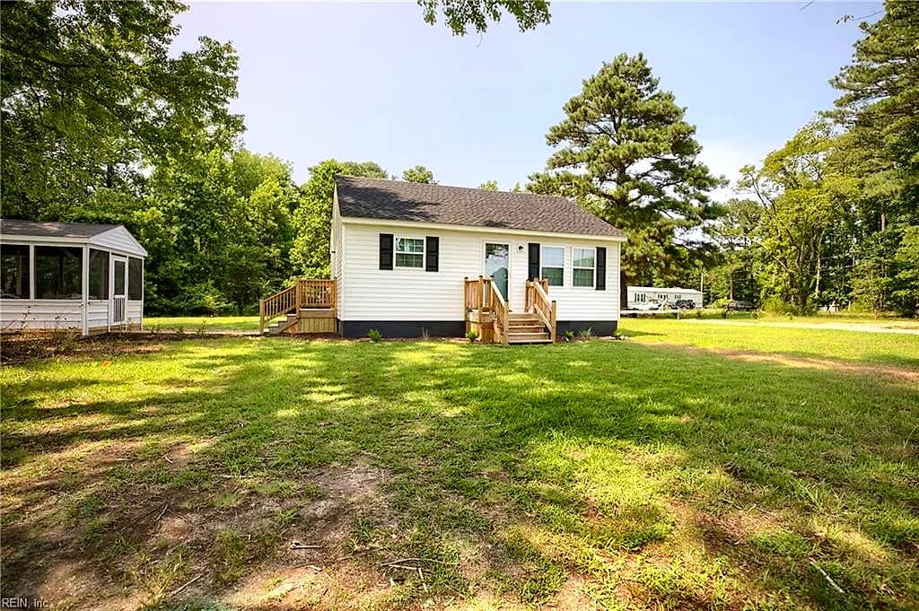 1949 Greys Point RD, TOPPING VA 23169 - Photo 3