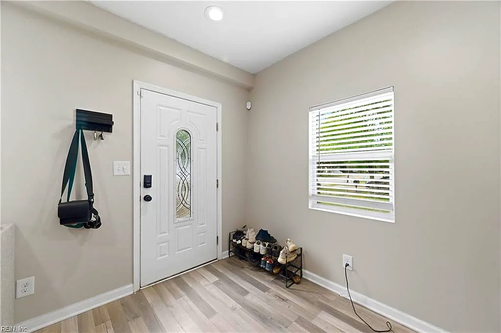139 Locust AVE, HAMPTON VA 23661 - Photo 5