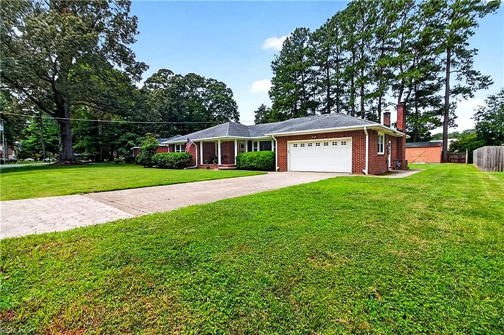 208 Woodford DR, CHESAPEAKE VA 23322 - Photo 3