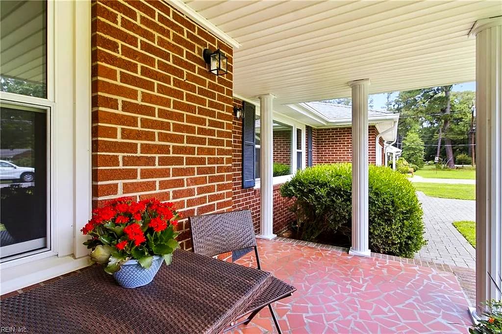 208 Woodford DR, CHESAPEAKE VA 23322 - Photo 5