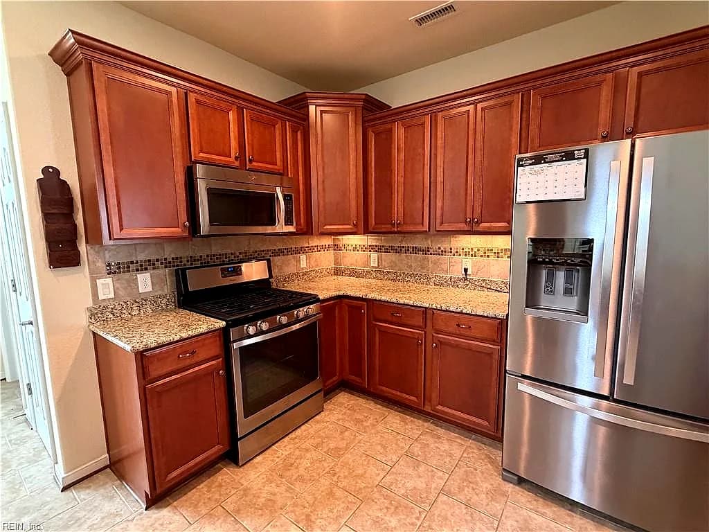 526 Strathmore LN, CHESAPEAKE VA 23322 - Photo 2