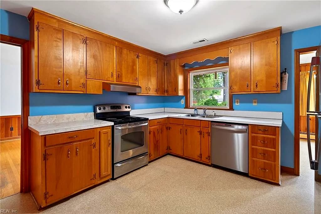 110 Marvin DR, HAMPTON VA 23666 - Photo 3