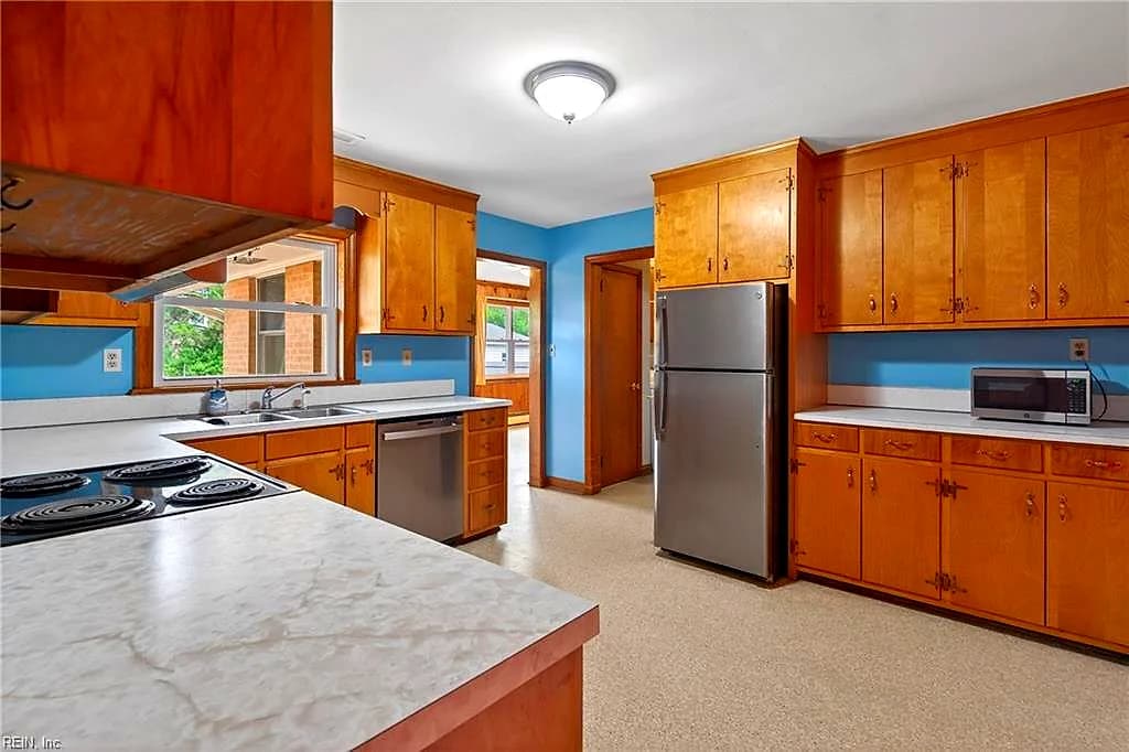 110 Marvin DR, HAMPTON VA 23666 - Photo 4