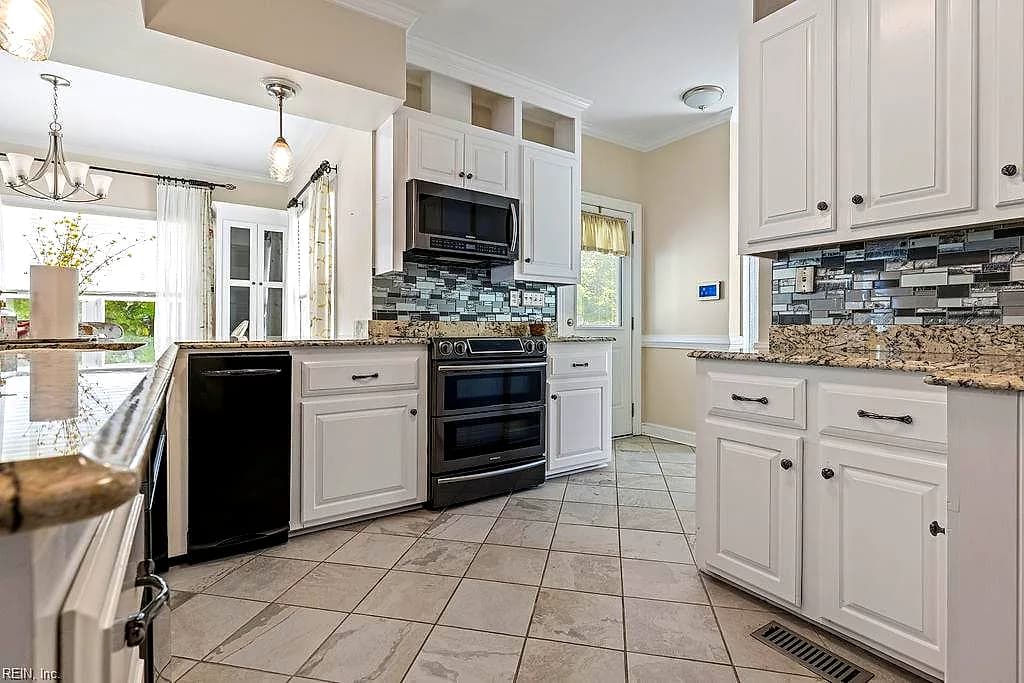 100 Crescent DR, FRANKLIN VA 23851 - Photo 3