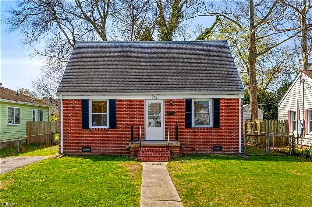 607 Lee ST, HAMPTON VA 23669 - Photo 2