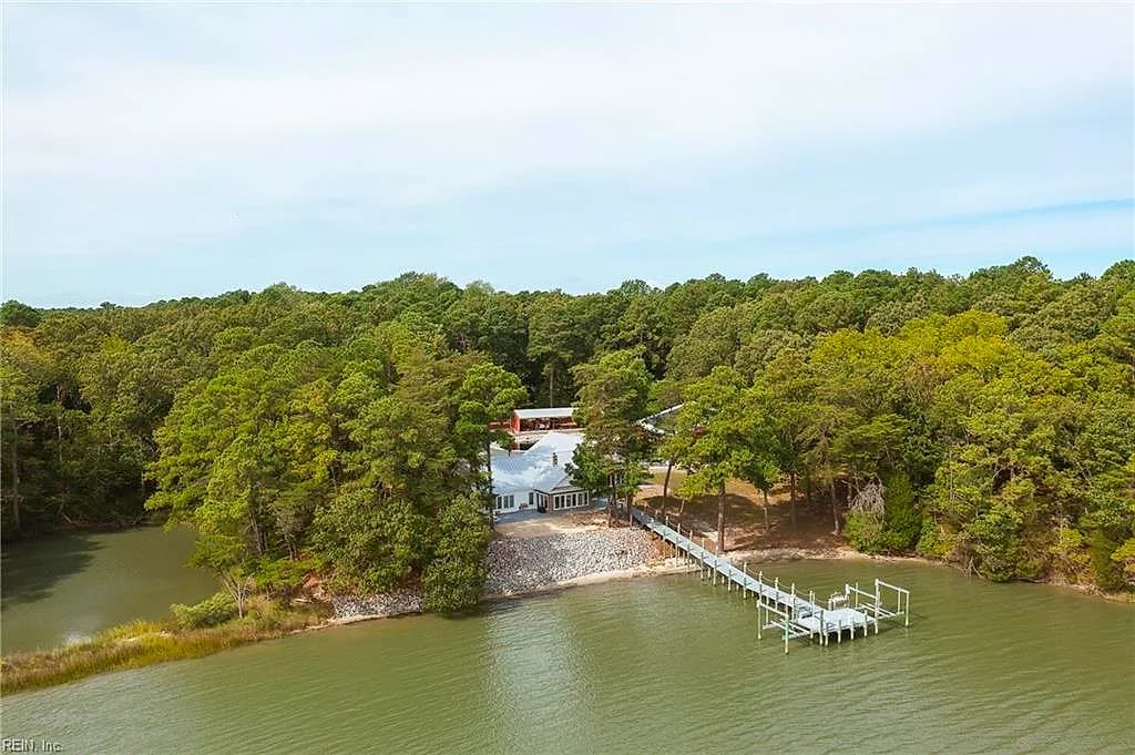 8419 Shooting Point DR, MACHIPONGO VA 23405 - Photo 3