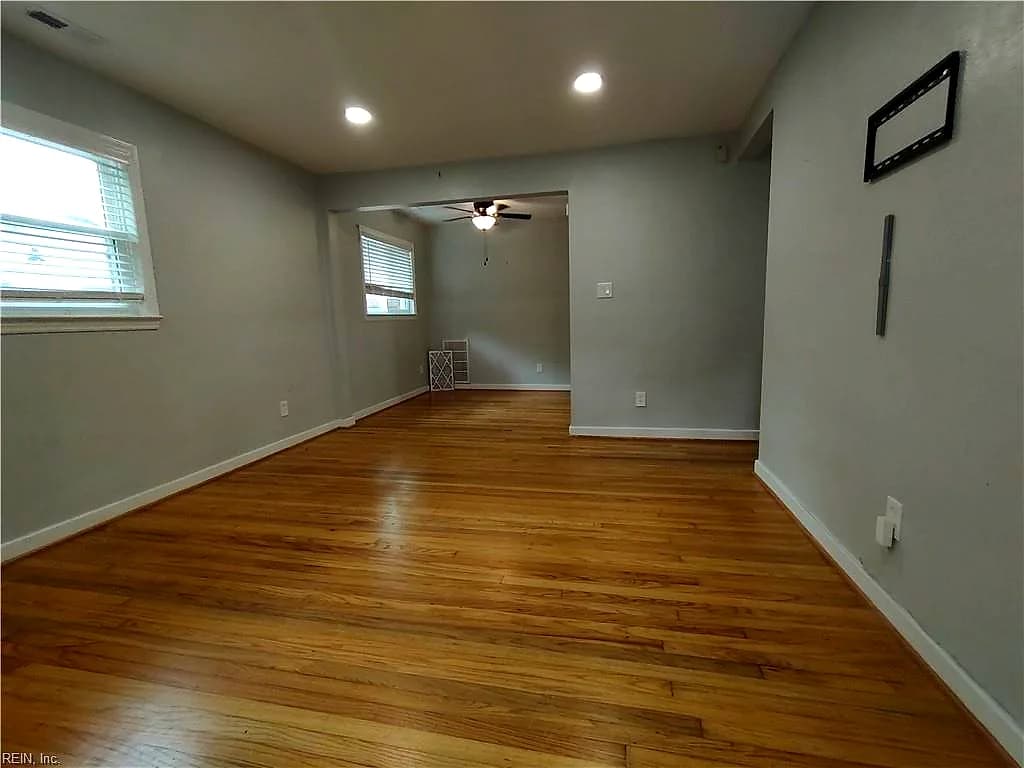 2056 Atwater CIR, NORFOLK VA 23509 thumb 6