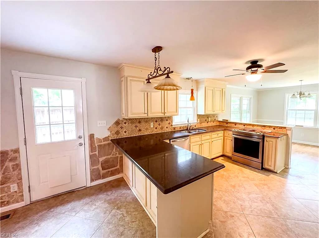 101 Bonito DR, YORKTOWN VA 23692 thumb 7