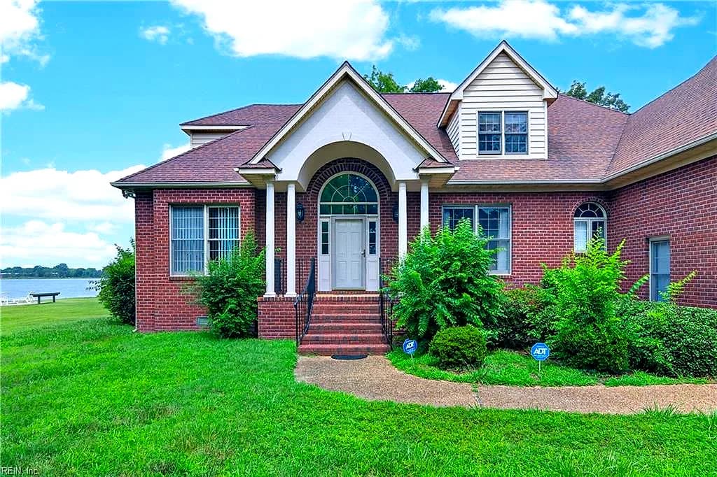 19 Hampshire DR, HAMPTON VA 23669 - Photo 5