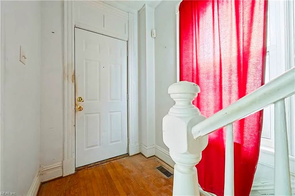 333 Elm AVE, HAMPTON VA 23669 - Photo 5
