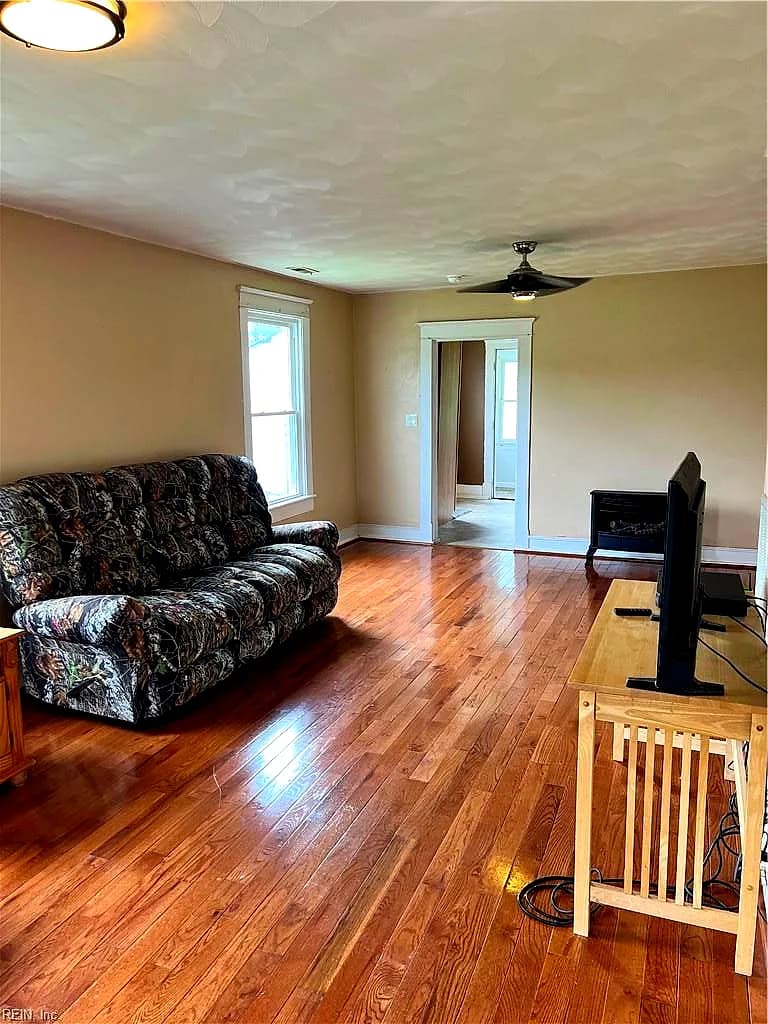 14 B AVE, WINDSOR VA 23487 - Photo 4