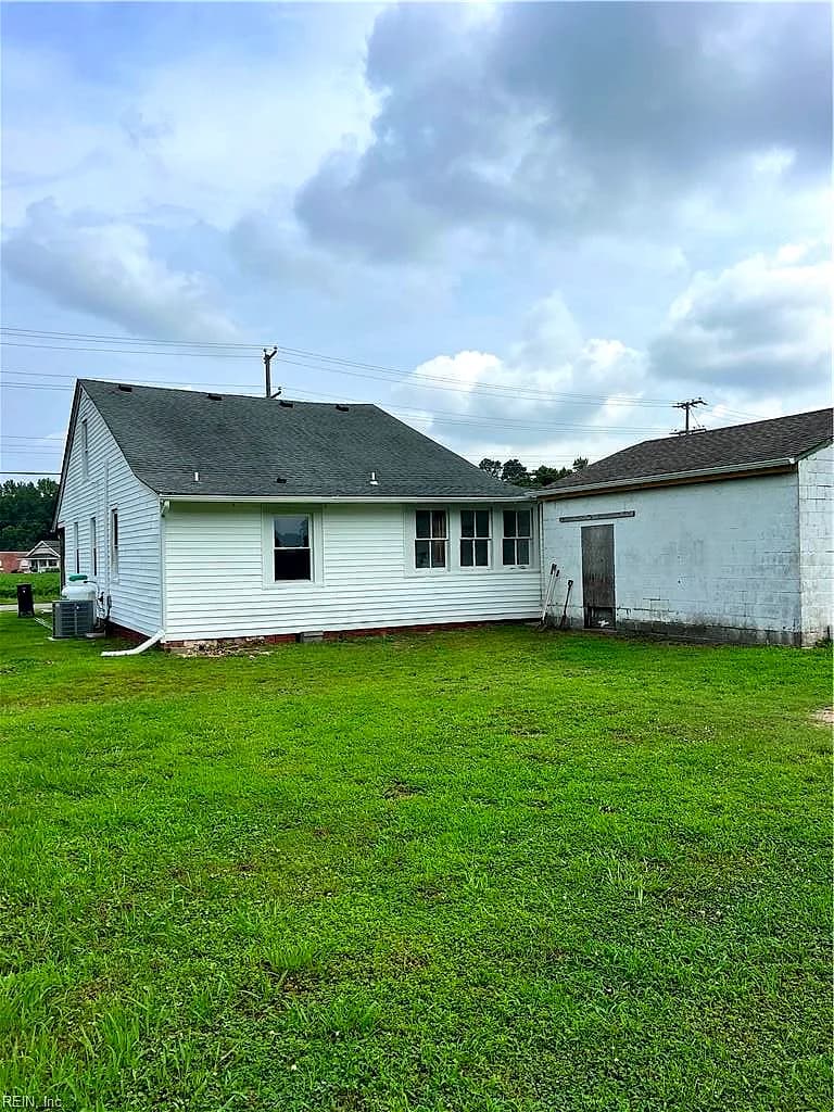 14 B AVE, WINDSOR VA 23487 - Photo 5