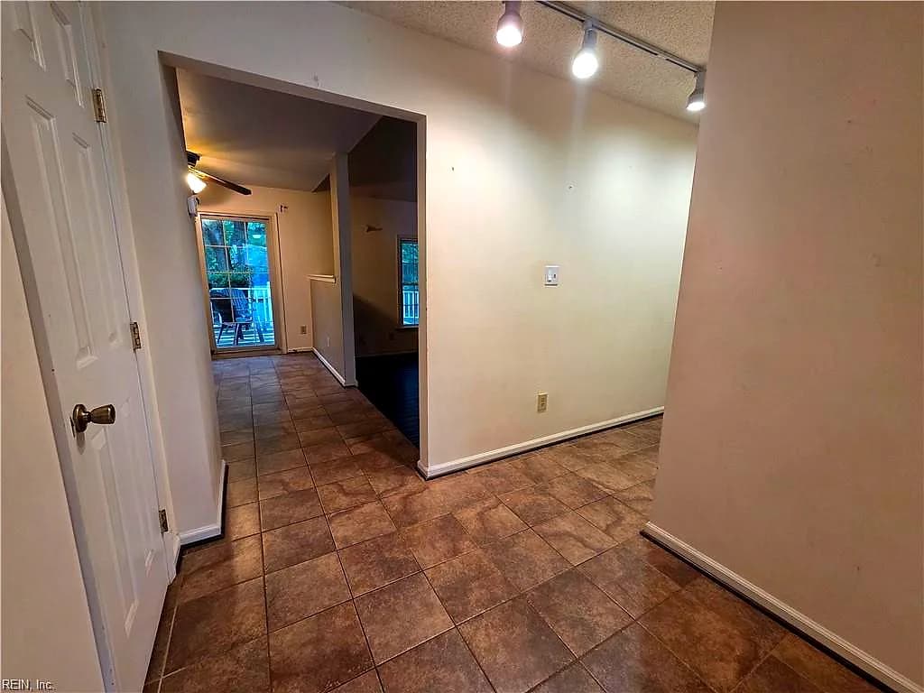 553 Broad Bend CIR, CHESAPEAKE VA 23320 thumb 6