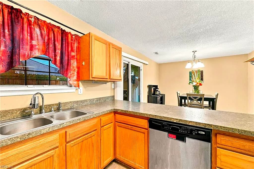 205 Hunt Club RN S, NEWPORT NEWS VA 23608 thumb 12