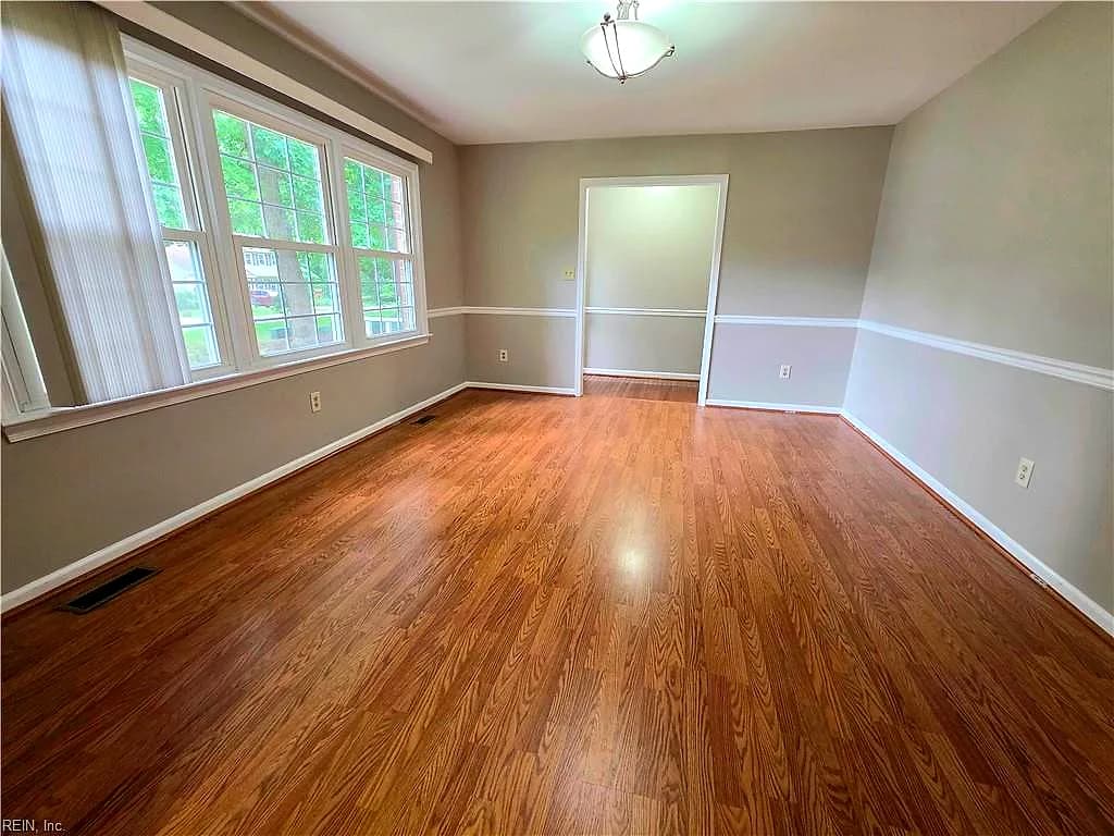 409 Rosewood LN, YORKTOWN VA 23692 thumb 6
