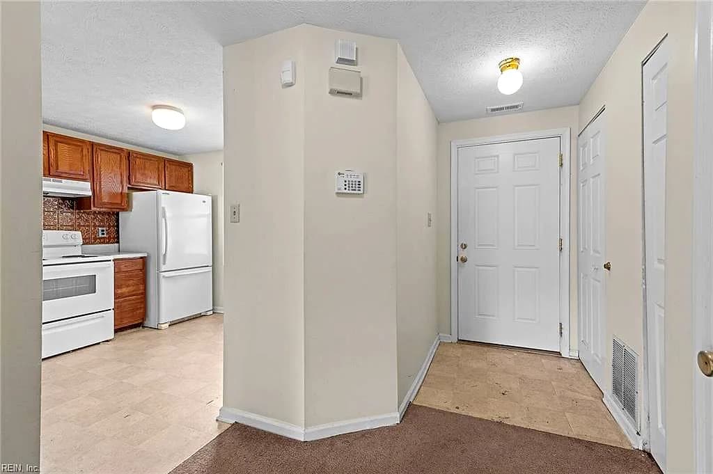 528 Chanticlar CT, NEWPORTNEWS VA 23608 - Photo 4