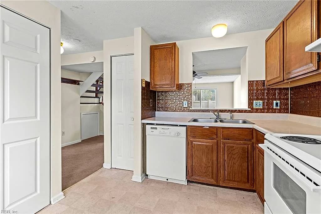 528 Chanticlar CT, NEWPORTNEWS VA 23608 thumb 6