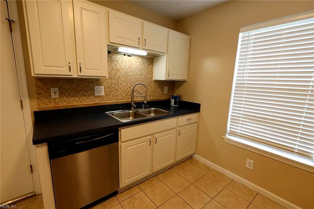 517 Magistrate LN, NEWPORTNEWS VA 23608 thumb 7