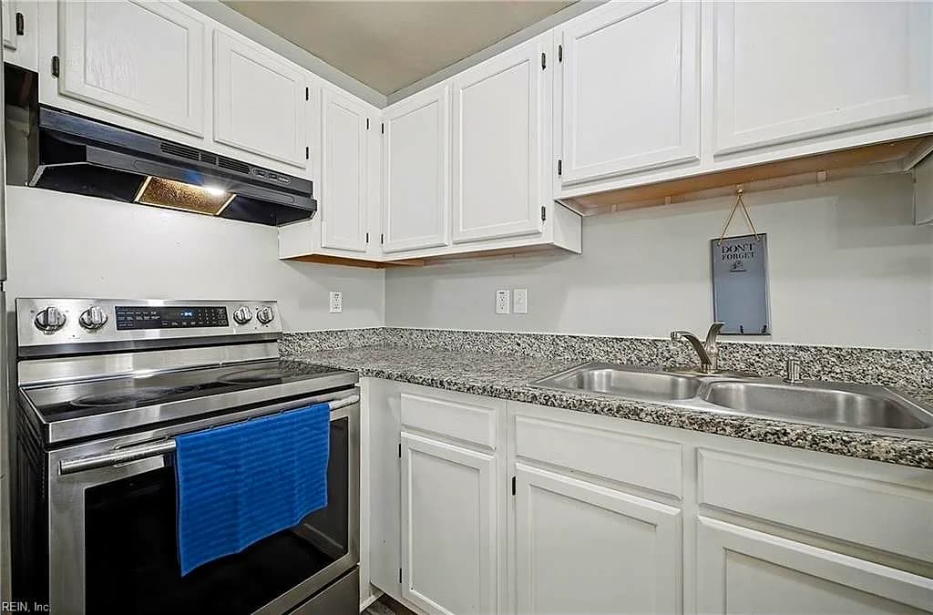 3327 Clover Meadows DR, CHESAPEAKE VA 23321 - Photo 4