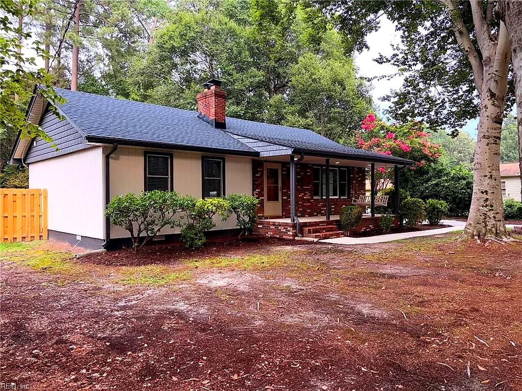 221 Rich RD, YORKTOWN VA 23693 - Main photo
