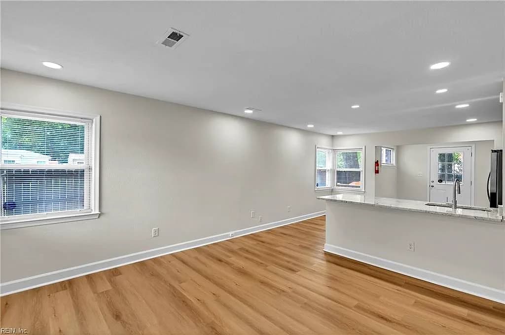543 Draper DR, NORFOLK VA 23505 - Photo 5
