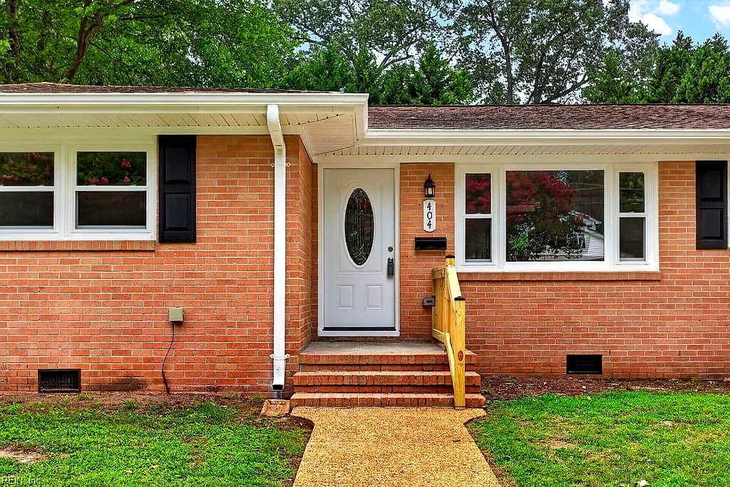 404 Ella Taylor RD, YORKTOWN VA 23692 - Photo 3