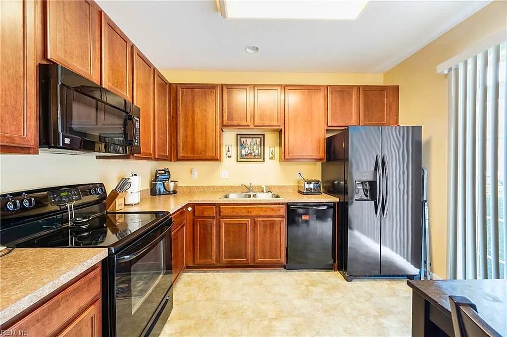 301 Teton CIR, SUFFOLK VA 23435 - Photo 4