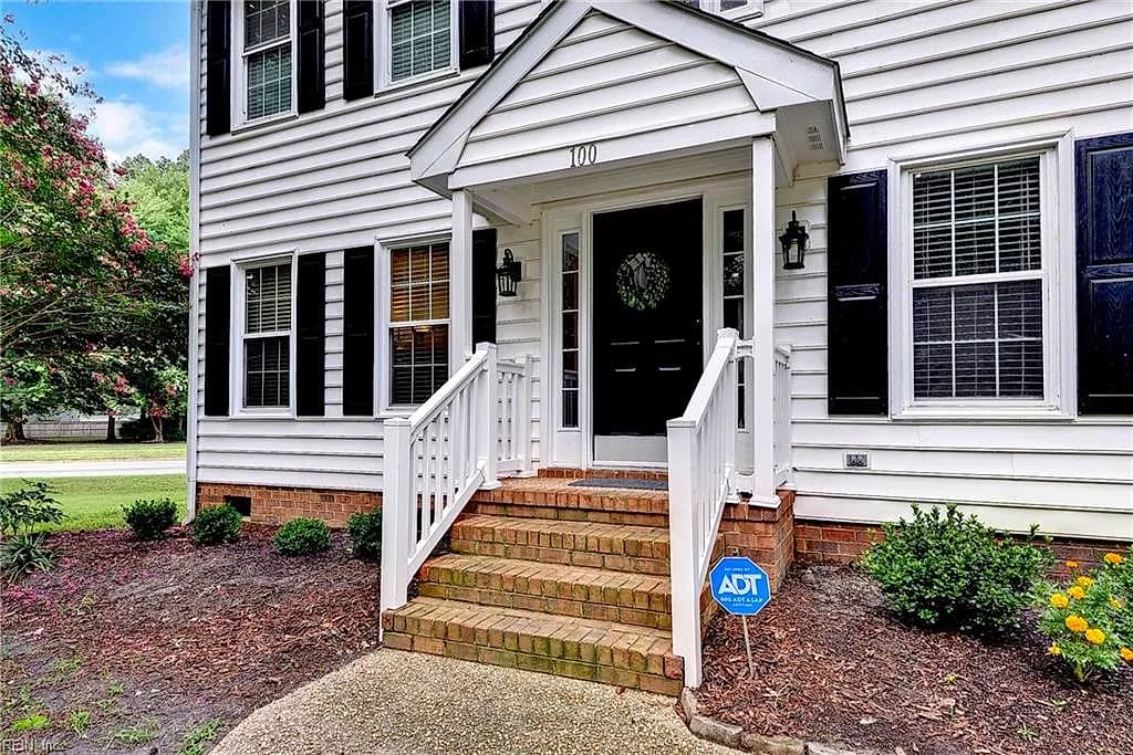 100 E Wedgwood DR, YORKTOWN VA 23693 - Photo 4