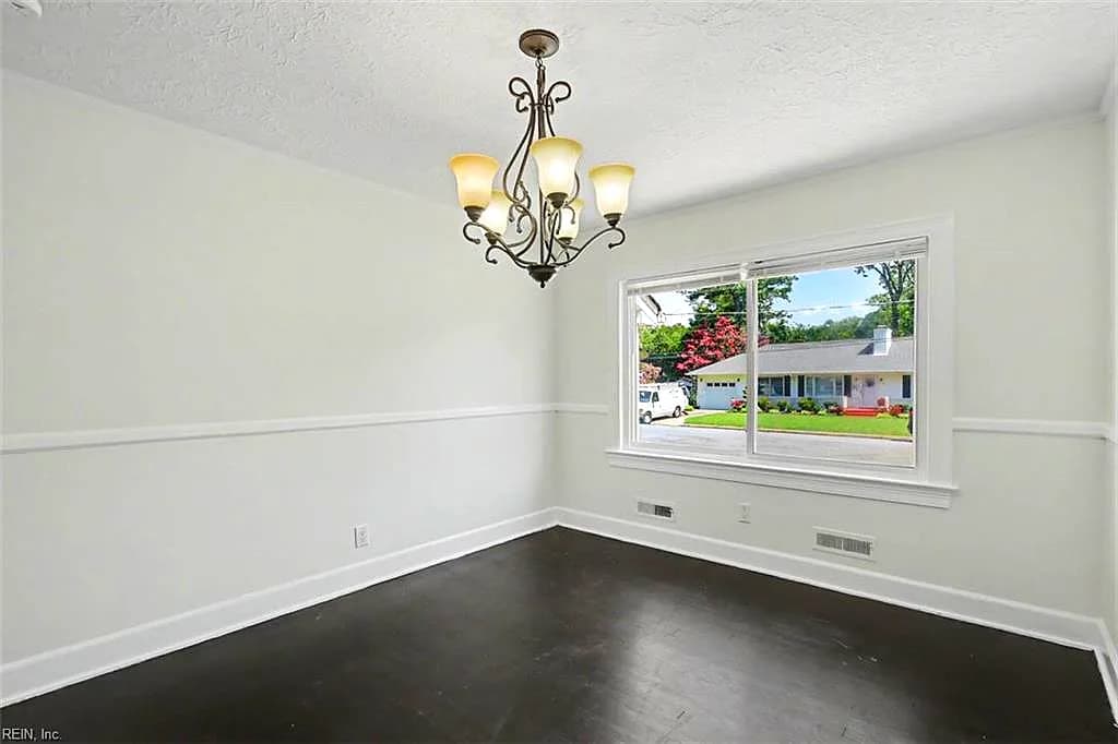 28 N Greenfield AVE, HAMPTON VA 23666 thumb 8
