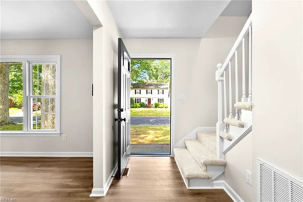 717 Prescott CIR, NEWPORT NEWS VA 23602 - Photo 5